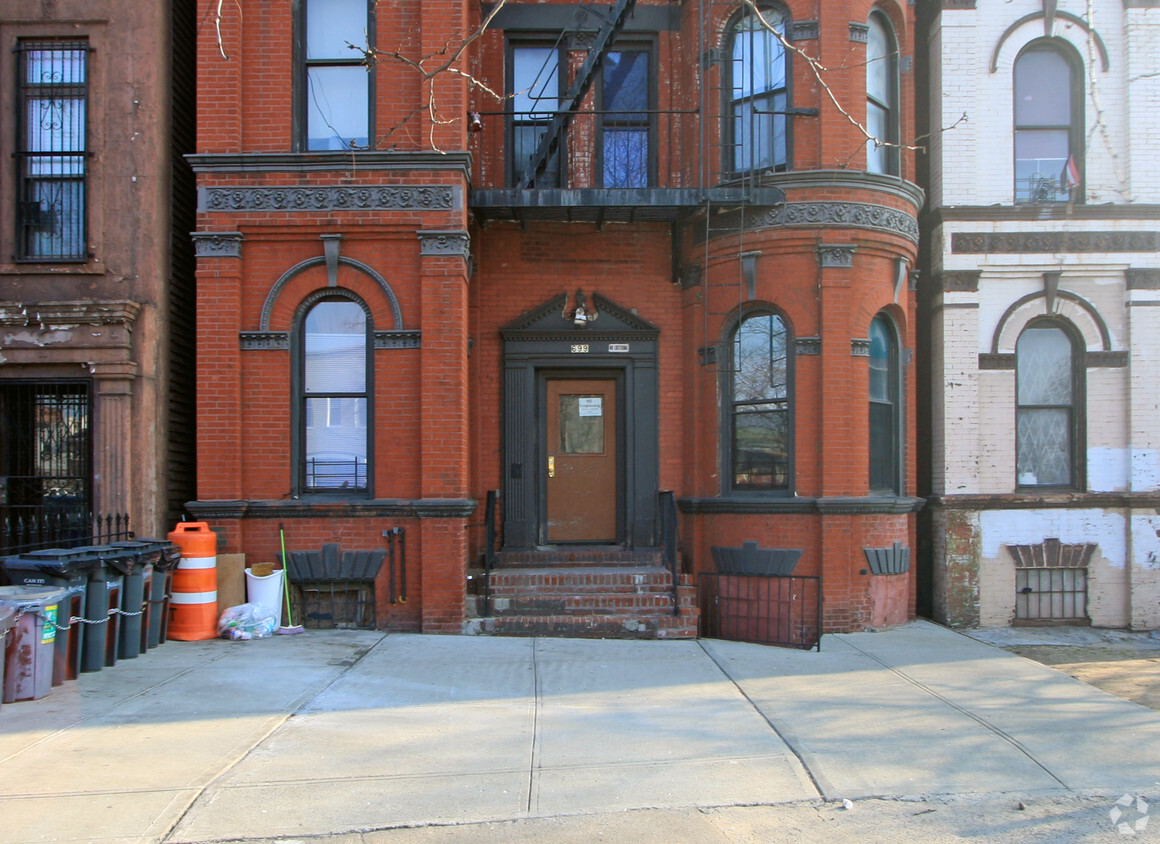 Building Photo - 699 Bushwick Ave