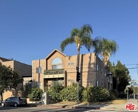 Building Photo - 5620 Yolanda Ave