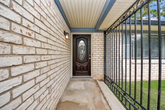 Foto del edificio - 23223 Canyon Lake Dr