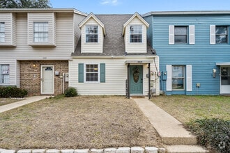 Building Photo - 8426 Williamsburg Cir