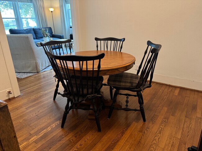 Foto del edificio - 1220 Waugh Dr