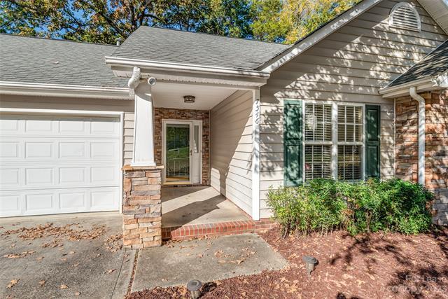 Building Photo - 7546 Starvalley Dr