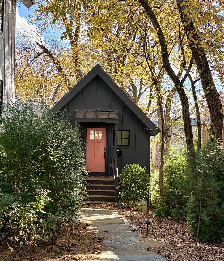 Foto principal - 1265 Hamlin St NE