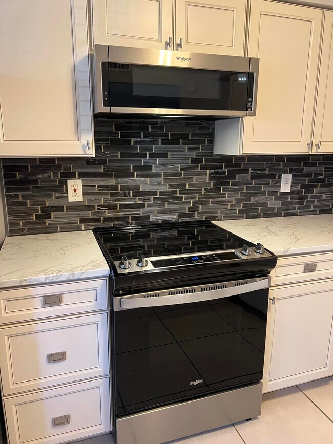 Building Photo - 5951 Regal Glen Dr