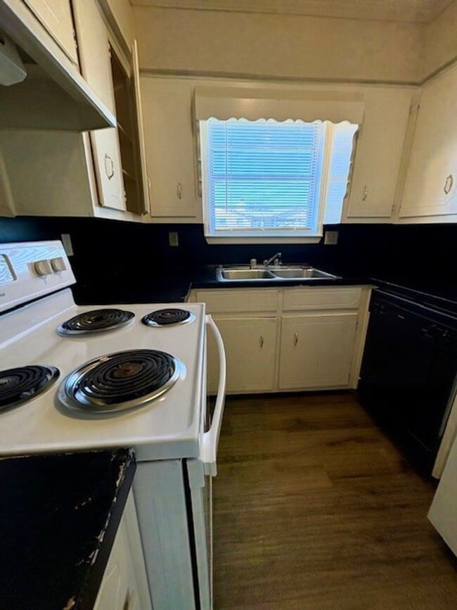 Building Photo - G 100-102 Gruver Circle