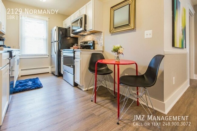 Building Photo - Beautifully Updated Ranch Style Unit In Ro...