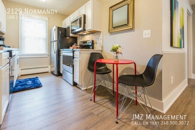 Foto del edificio - Beautifully Updated Ranch Style Unit In Ro...