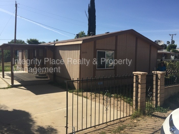Primary Photo - 22091 Lemon St
