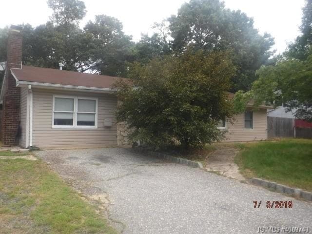 Building Photo - 324 Lawrence Dr