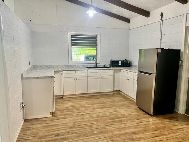 Foto del edificio - Spacious 3 bed/3bath Hilo Home in Prime Central Location