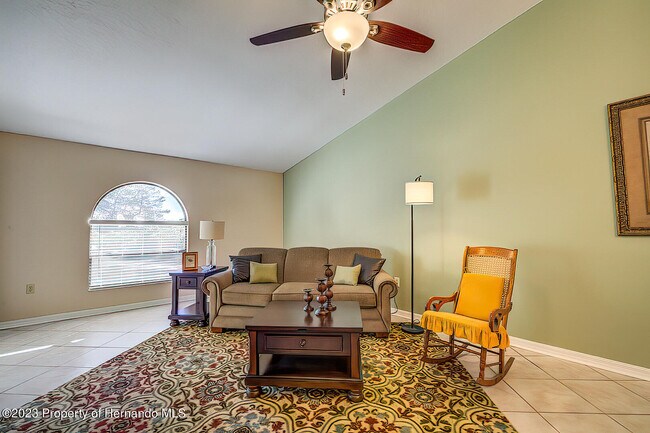 Foto del edificio - 9187 Lingrove Rd