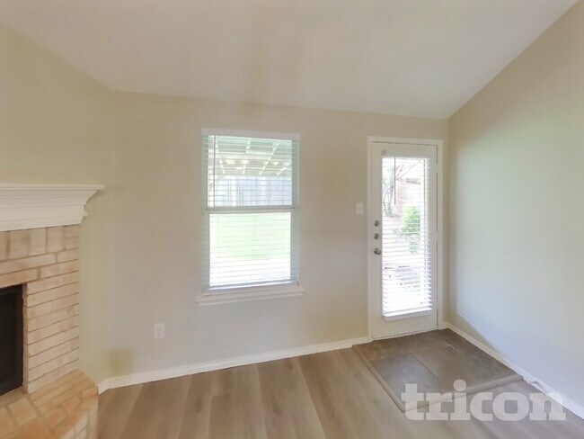 Foto del edificio - 12212 Rolling Ridge Dr