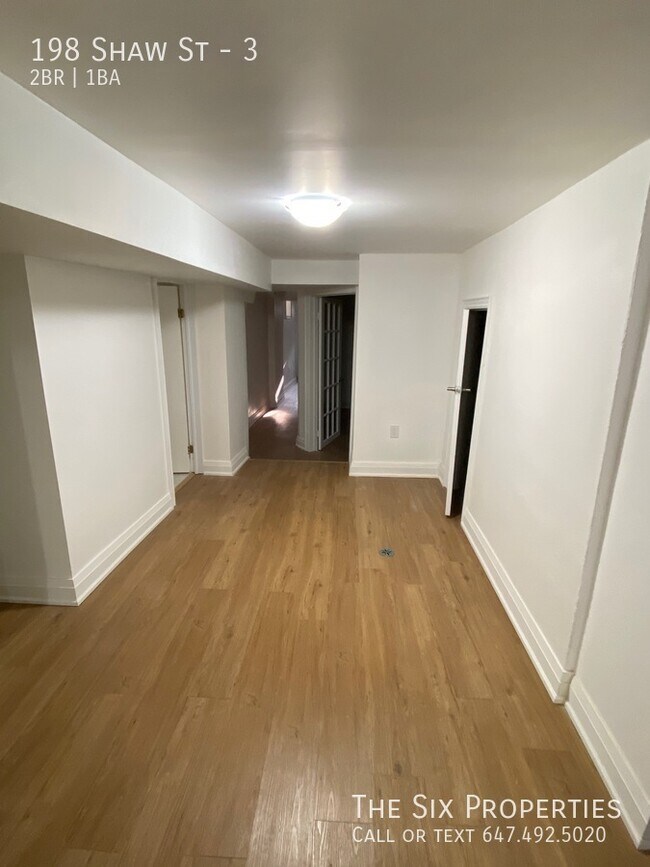 Photo du bâtiment - Trinity Bellwoods Two Bedroom Apartment