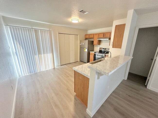 Foto del edificio - NEW IN MANAGEMENT - RENOVATED UNIT