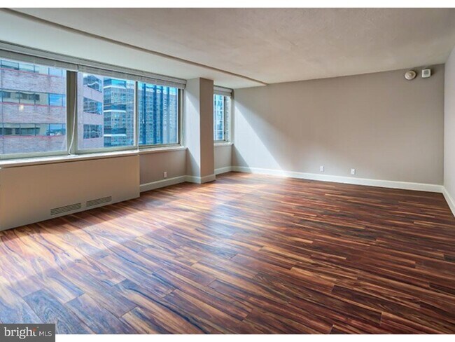 Foto del edificio - 1815 John f Kennedy Boulevard Unit 0B-601