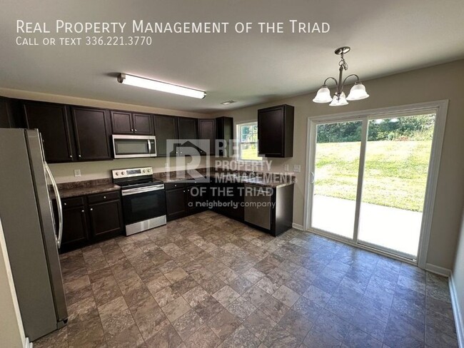 Foto del edificio - *Move In Special* Nice newer 4BR/2.5BA hom...