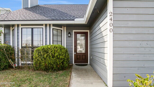 Building Photo - 2400 Jason Dr