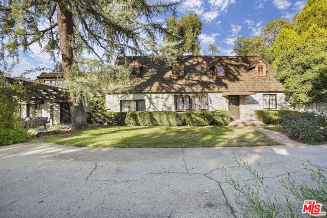 Building Photo - 23057 SYLVAN St