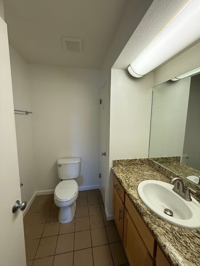 Foto del edificio - 2 BEDROOM TOWNHOUSE