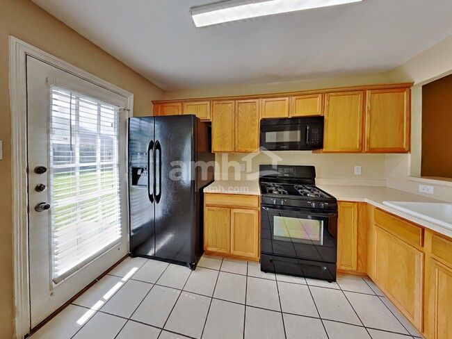 Foto del edificio - 6018 Hendricks Pass Dr