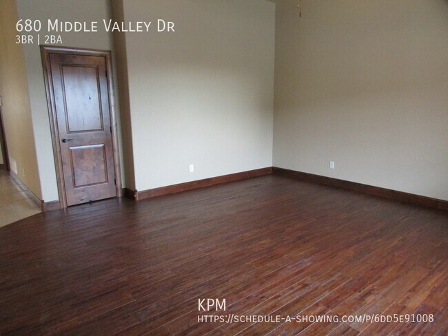 Building Photo - 680 Middle Valley Dr