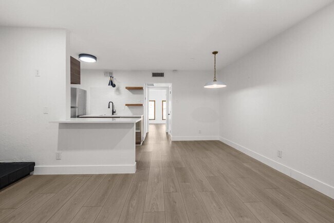 Foto del edificio - 505 W 7th St