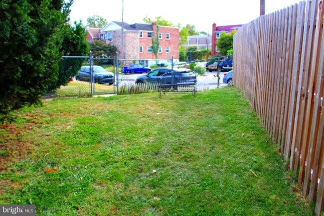Building Photo - 5481 Vicaris St