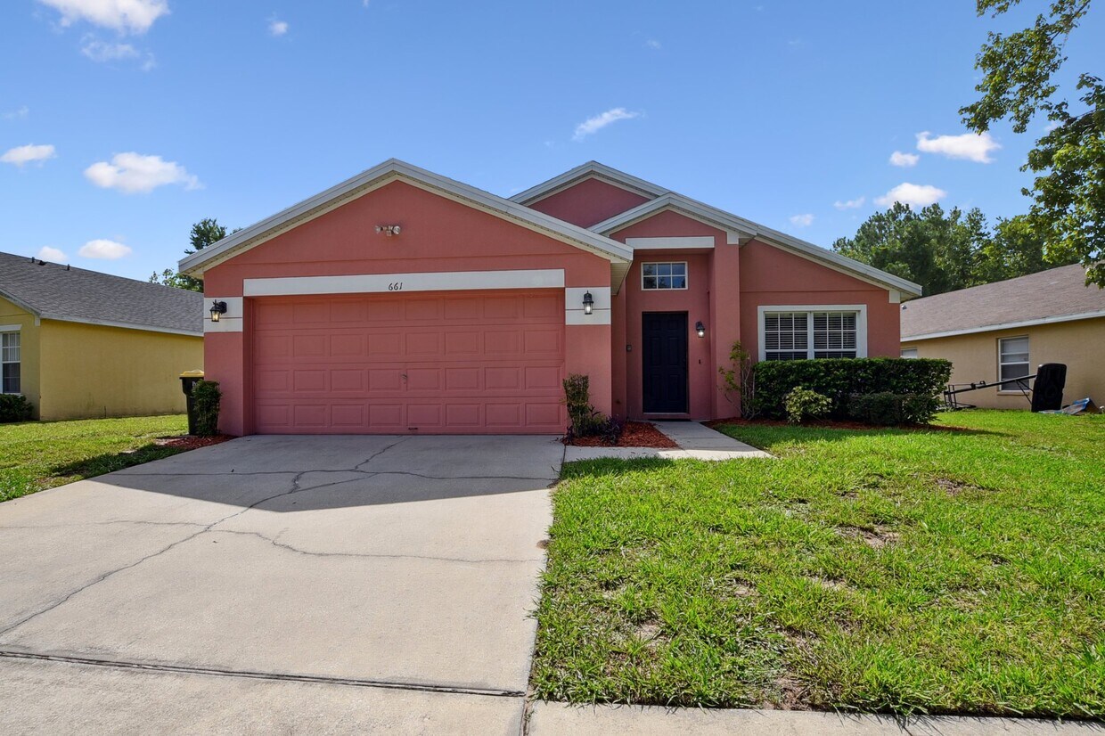 Foto principal - 661 Sandy Ridge Dr