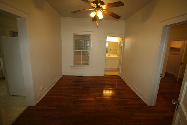 Foto del edificio - Adorable 2 Bedroom Walltown Home / All App...