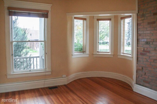 Building Photo - 2 br, 1 bath Condo - 2503 Broadway 1 Unit 1