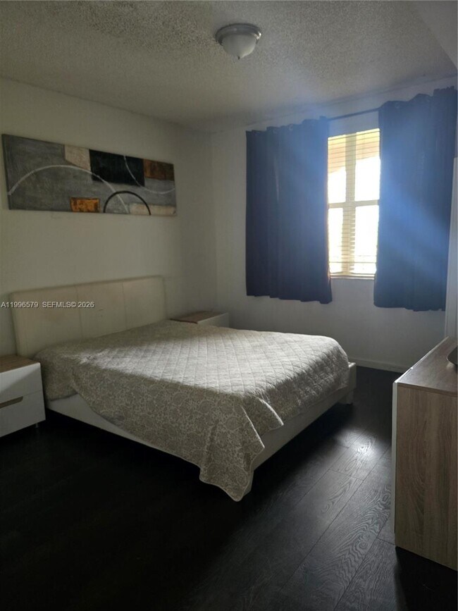 Foto del edificio - 17150 N Bay Rd