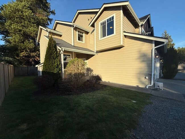 Building Photo - 713 Park Ln