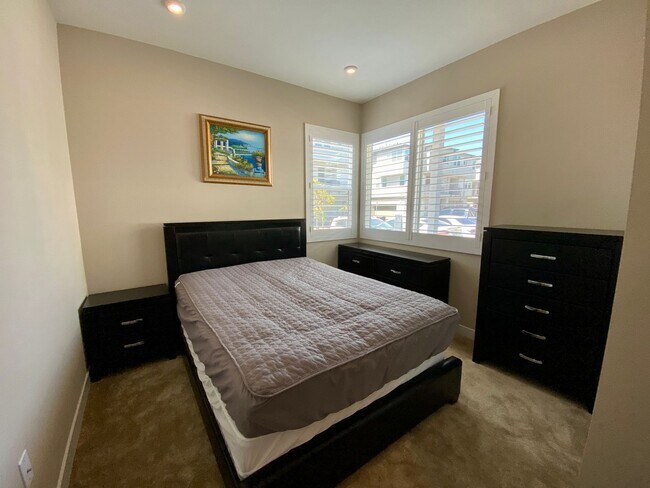 Foto del edificio - Four Stories of Luxury Living in Anaheim! ...
