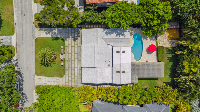 Foto del edificio - 530 Sabal Palm Rd