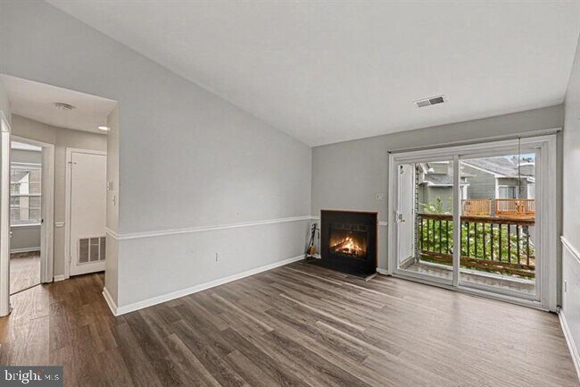 Foto del edificio - 8619 Beekman Pl