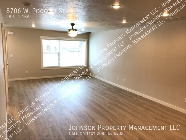 Building Photo - Stylish Garden City Townhome with Modern A...