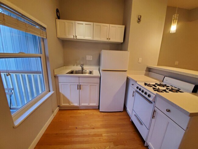 Building Photo - SOMA! 1 Bedroom in the center of it all!