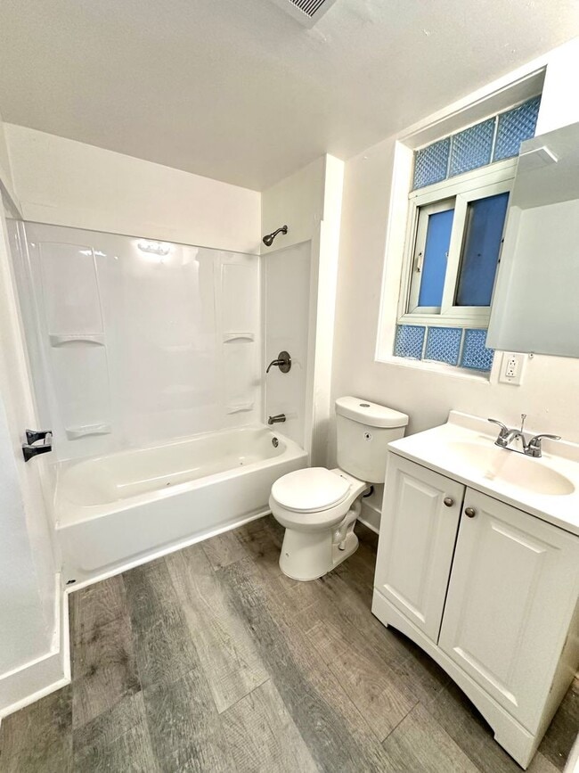 Building Photo - Updated 1 Bedroom, 1 Bath Unit in Highland...