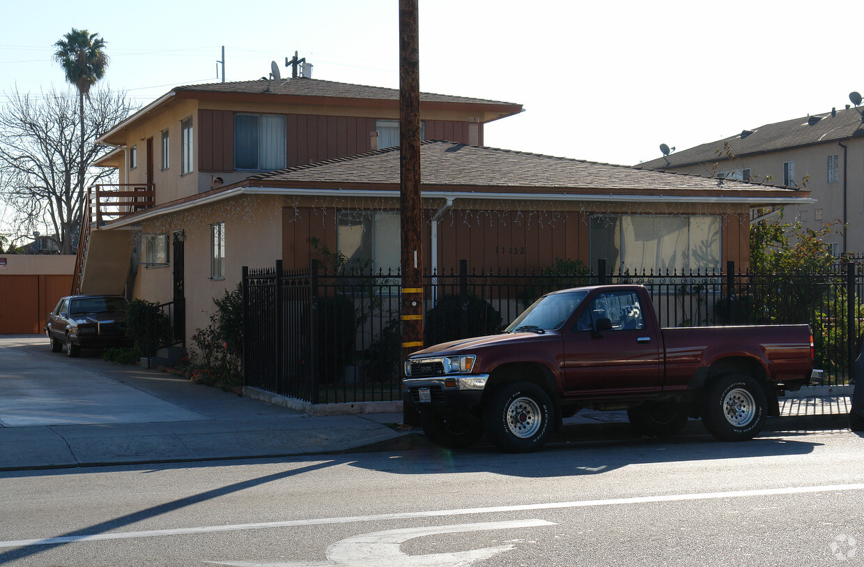 Building Photo - 11132 S Inglewood Ave