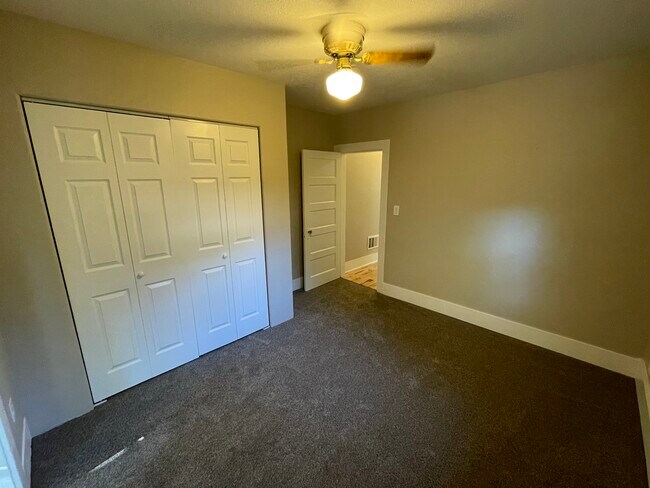 Foto del edificio - 342 NW Riverfront St