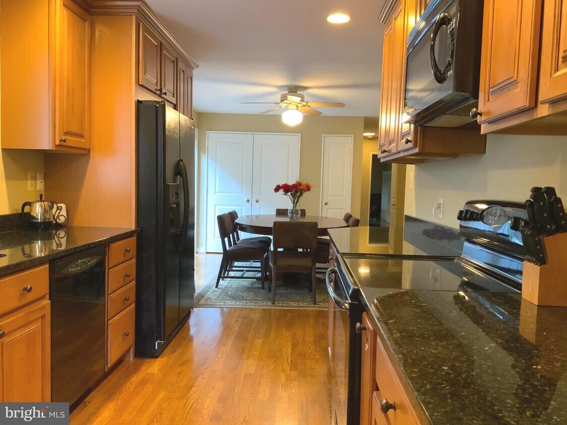 Primary Photo - 137 Poplar Ave