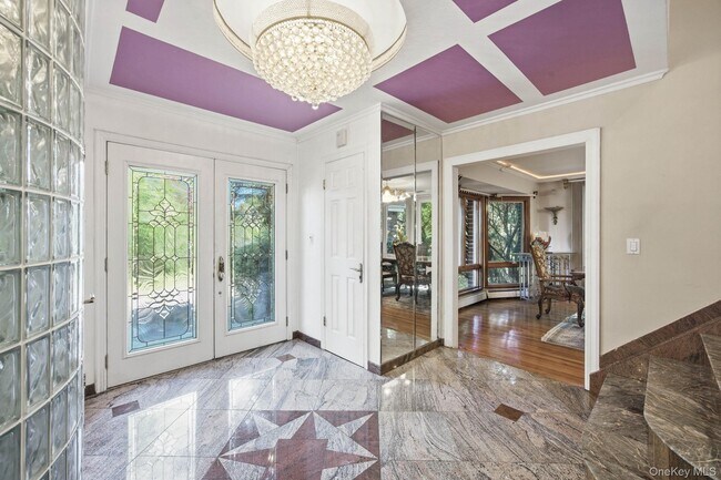 Foto del edificio - 1 Bridle Path Dr