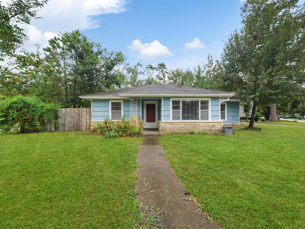 Primary Photo - 1002 Waltway Dr