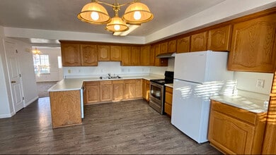 Building Photo - 631 W 20 N