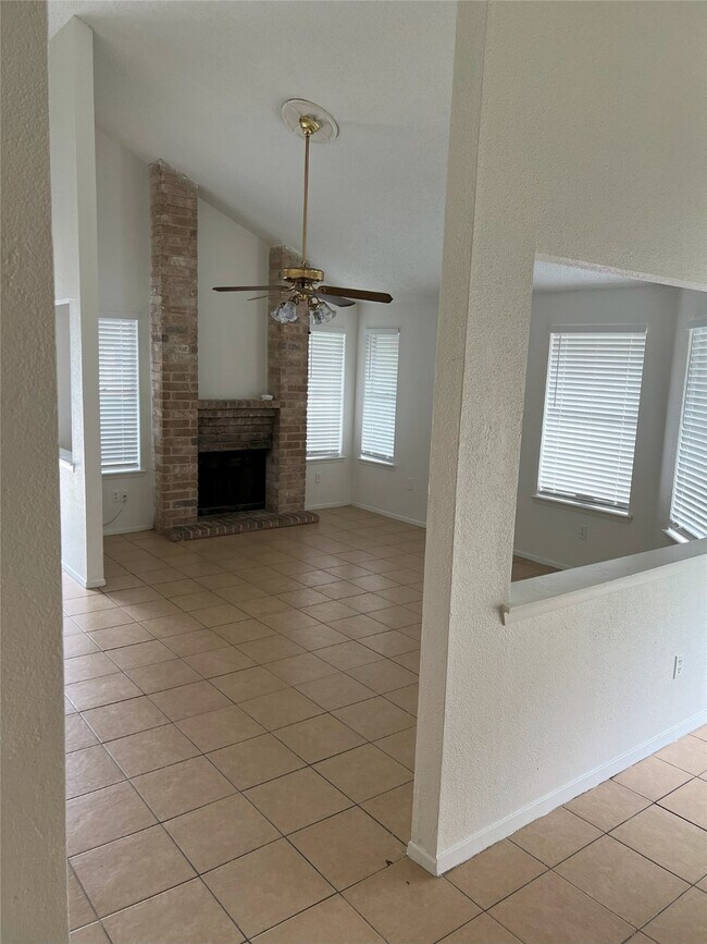 Building Photo - 23335 Pebworth Pl