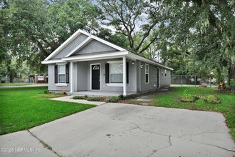 Building Photo - 3702 Wood Creek Ln