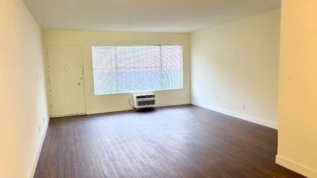 Building Photo - 508 N Kenmore Ave