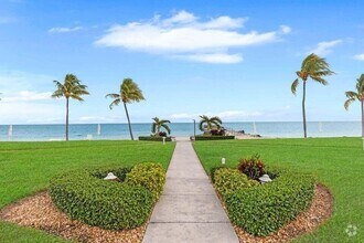 Building Photo - 799 W Ocean Dr