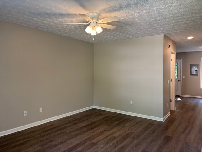 Living Rm - 97 Lily Dr