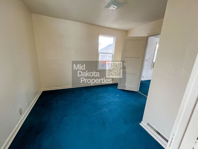 Building Photo - 216 W 12th Ave